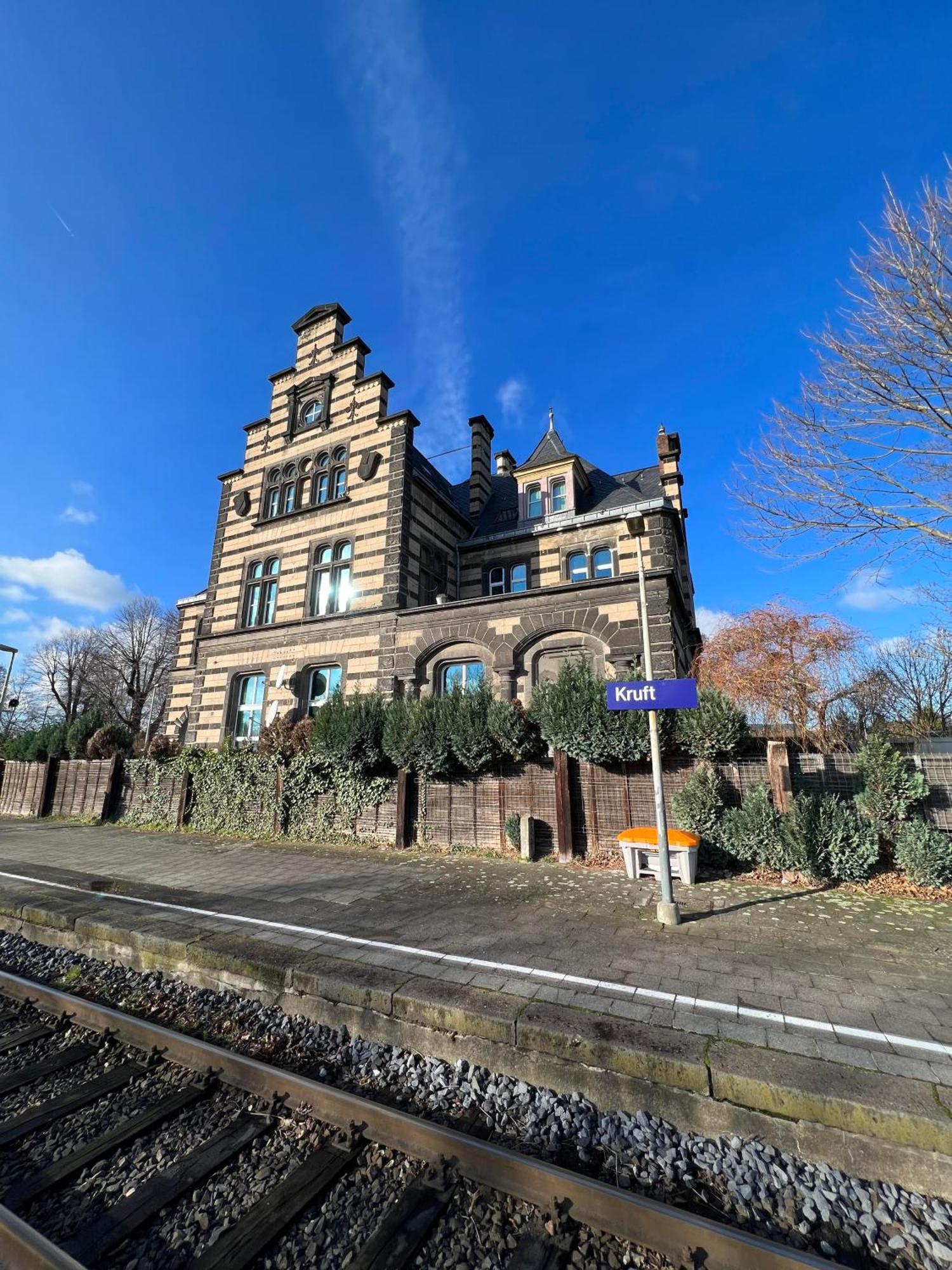 Bahnhofsromantik Trifft Luxus - Alter Bahnhof Von Kruft Eksteriør bilde